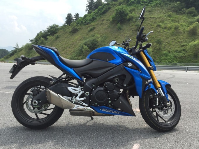 스즈키 gsx s1000 타보신 분? 기변 고민되네요 썸네일